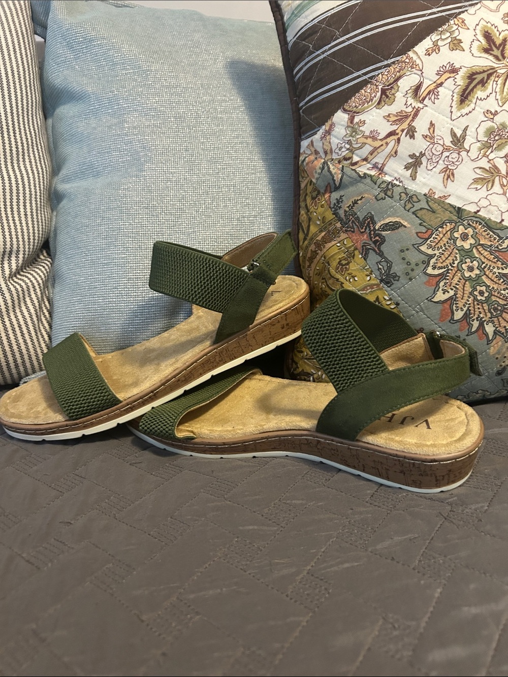 Women’s Sandals evergreen color Sz 9.5